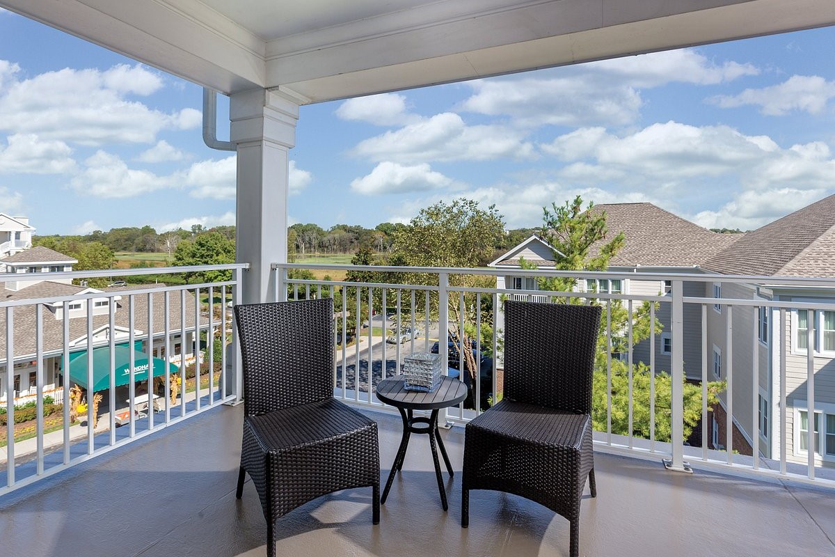 balcony-club-wyndham-1