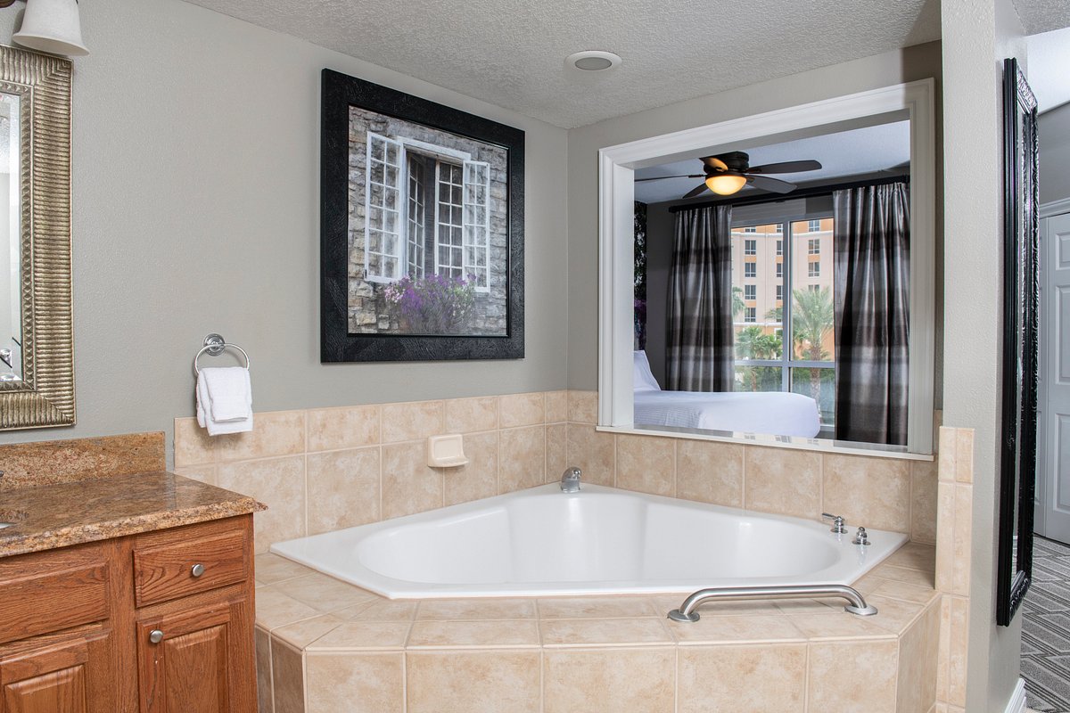 bath-club-wyndham-grand (1)
