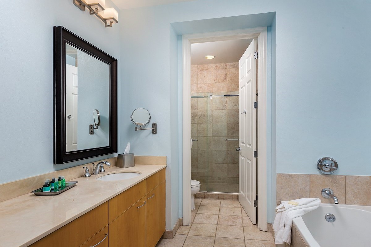 bathroom-skyline-tower (1)