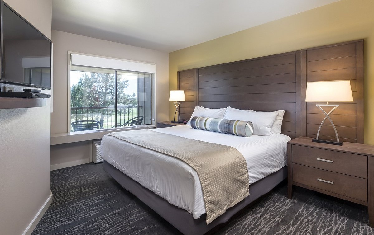 bedroom-eagle-crest
