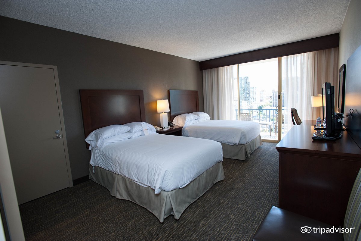double-queen-room-with-city-view- (1)