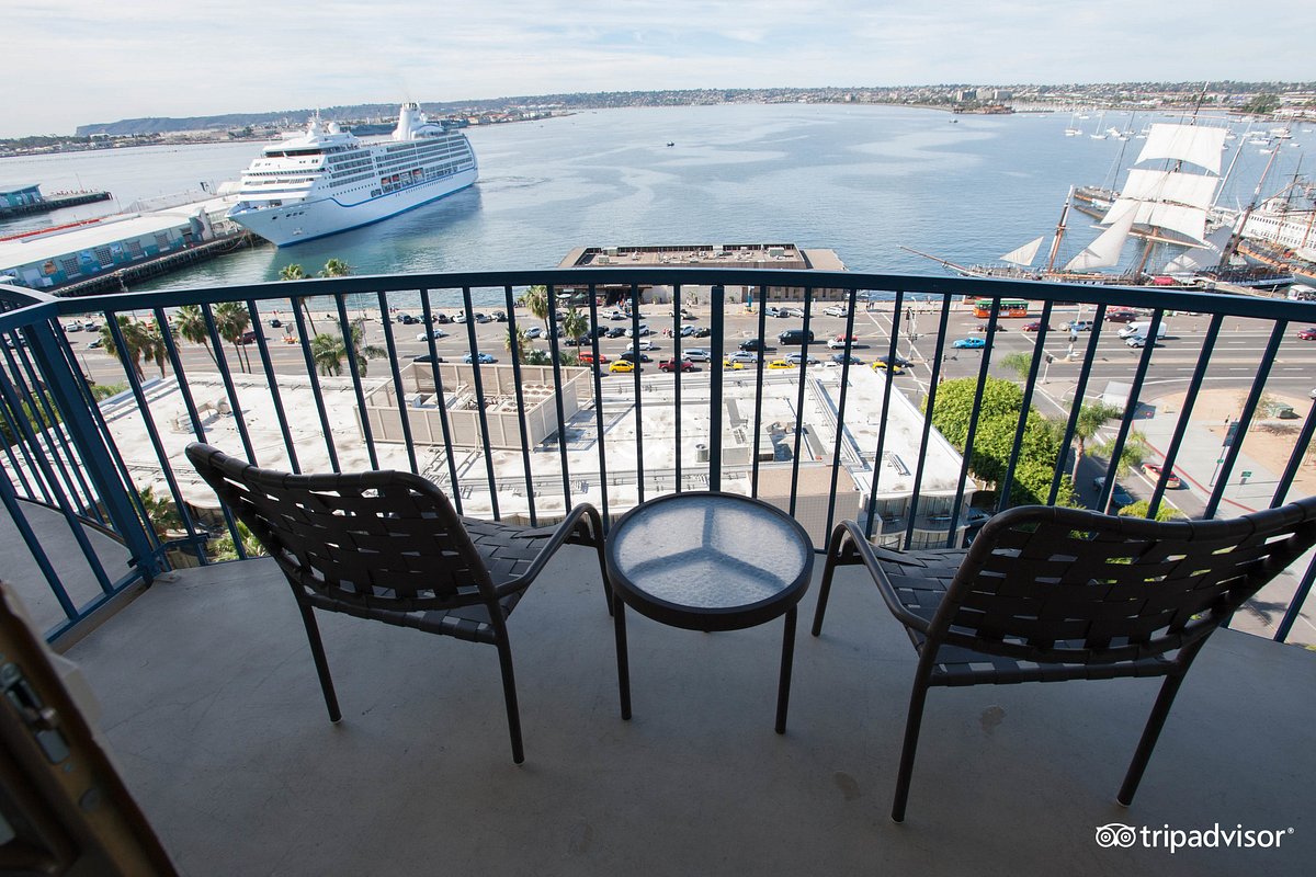 double-queen-room-with-ocean-view (1)