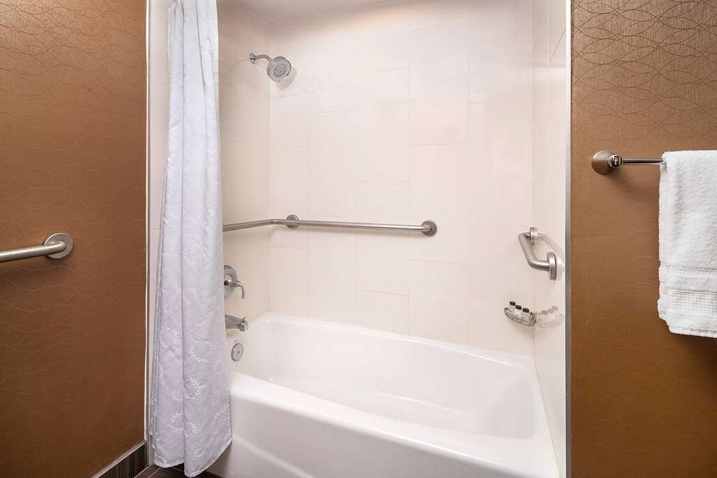 guest-room-bath-41 (1)