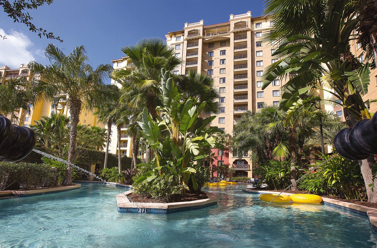 lazy-river-pool-club