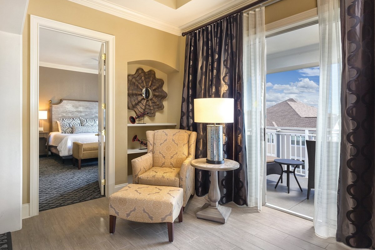 living-area-club-wyndham-1