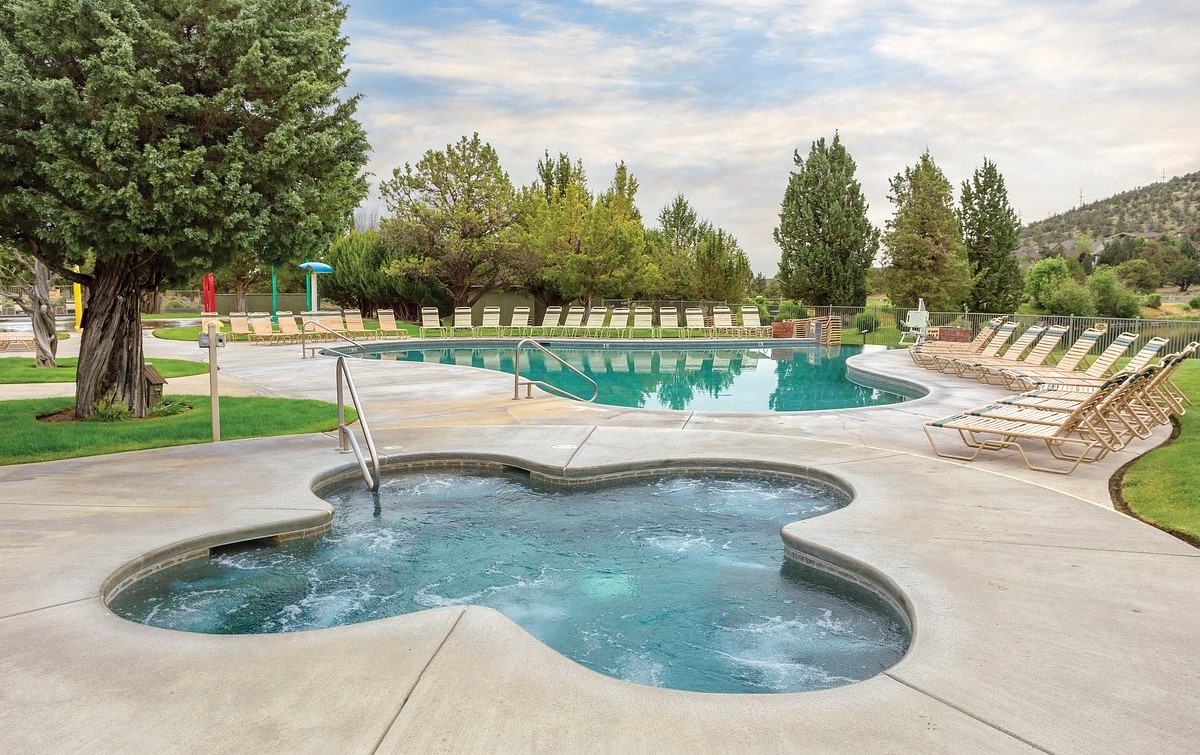 pool-hot-tub-eagle-crest