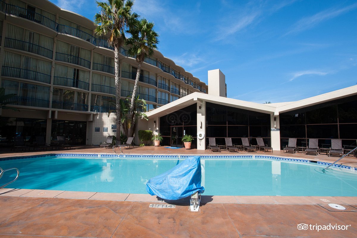 pool-v5228237