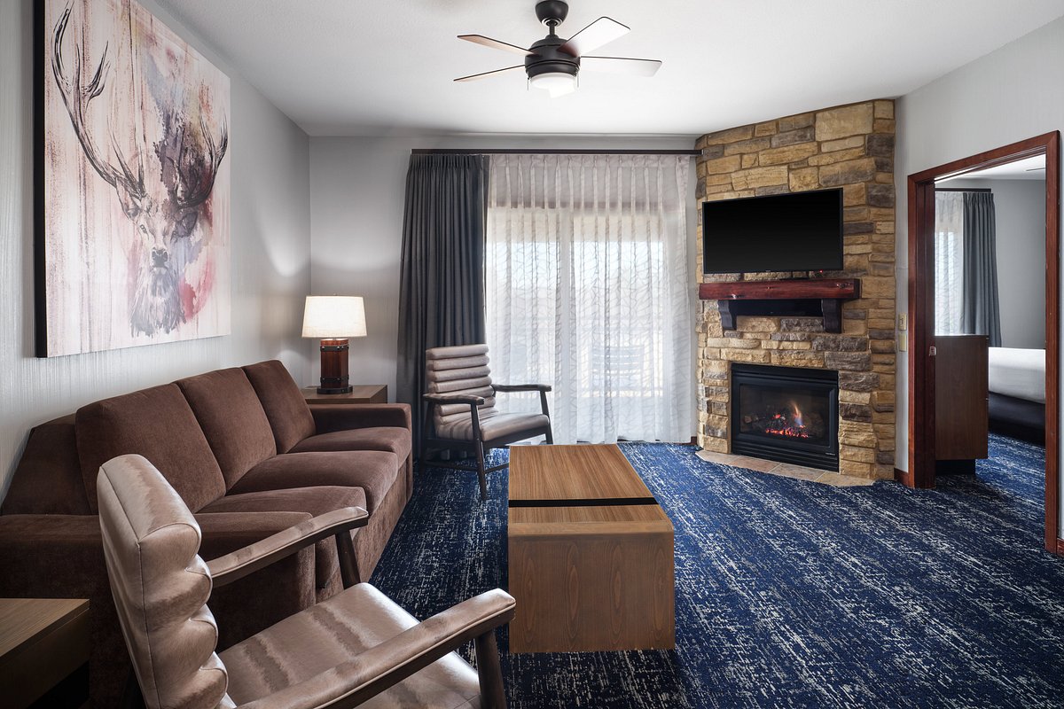 two-bedroom-deluxe-living (1)
