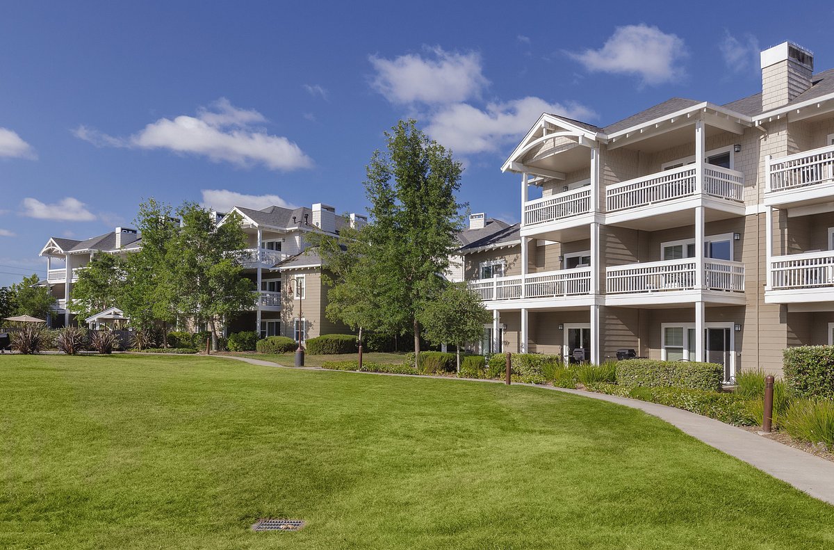 exterior-worldmark-windsor (1)