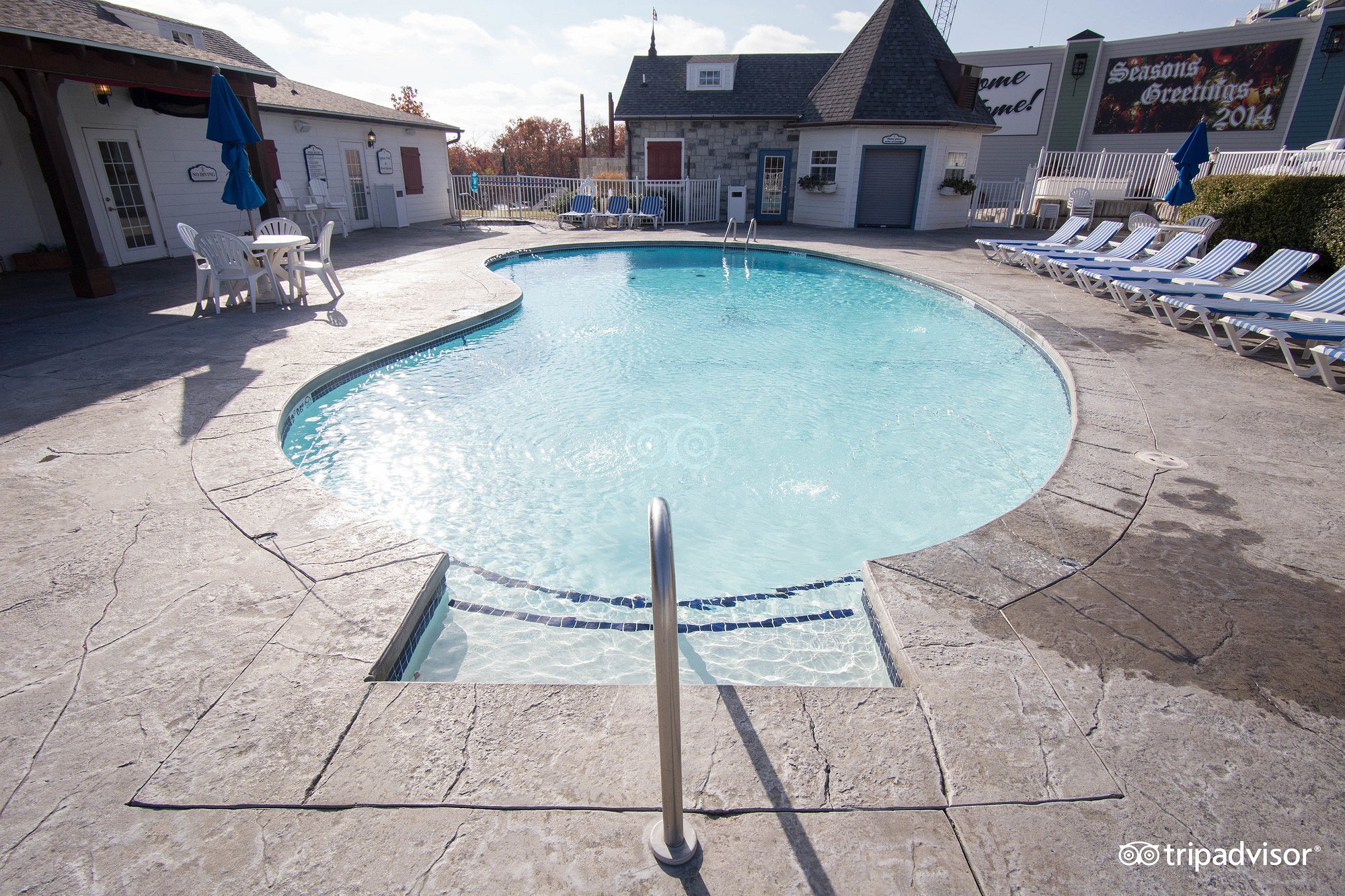 outdoor-pool--v4899870 (1)