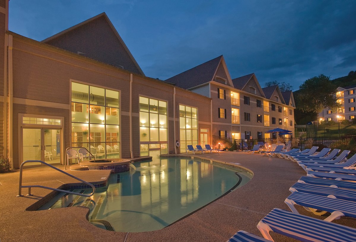 pool-club-wyndham-bentley-1