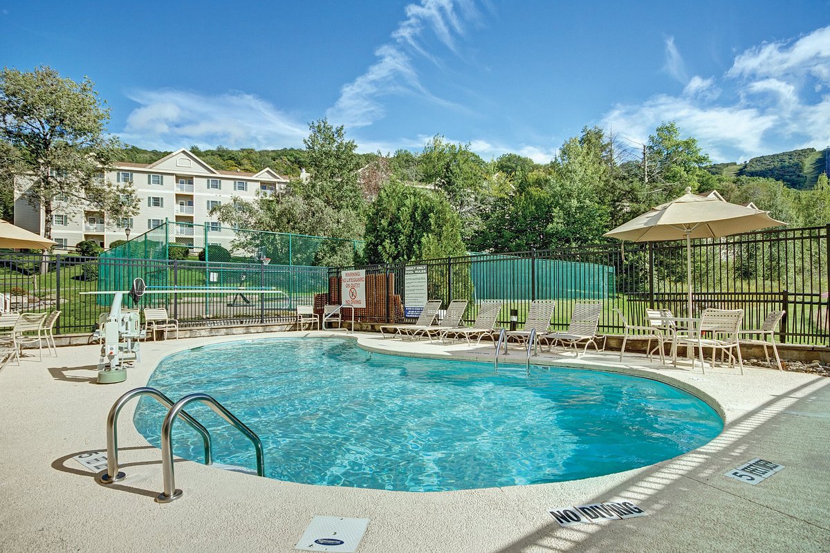 pool-club-wyndham-bentley-2