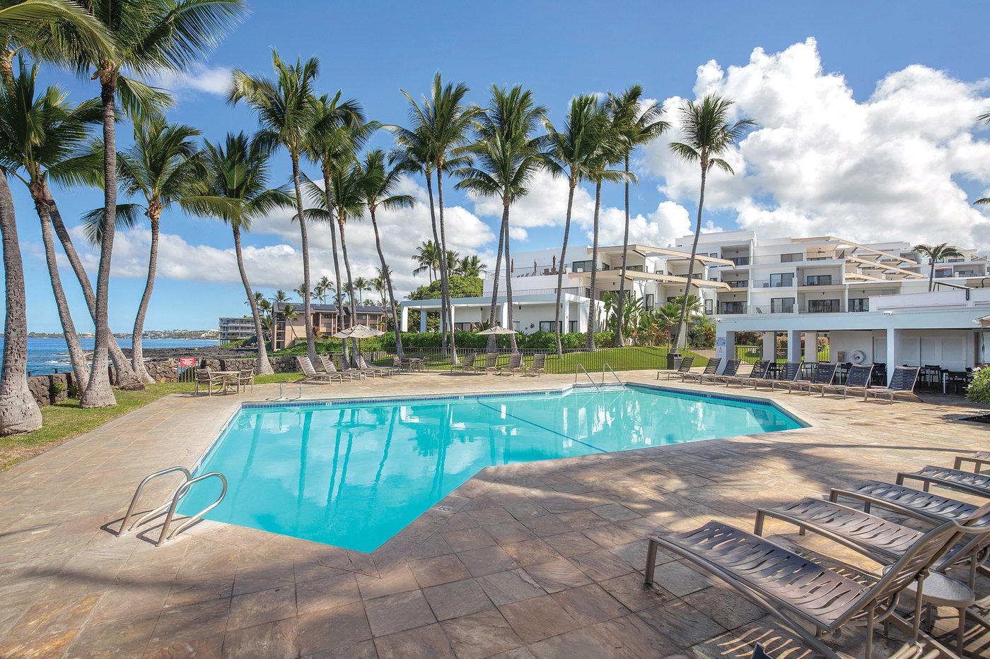pool-club-wyndham-royal (2)