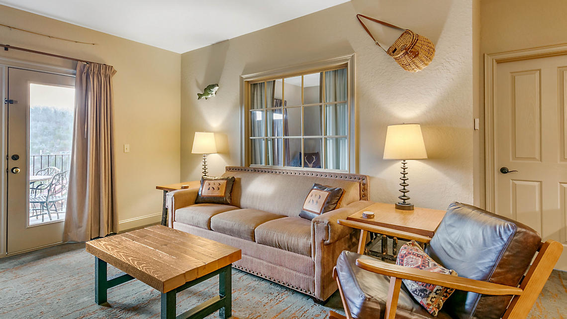 BWC-wilderness-club-at-big-cedar-1bed-living-area (2)