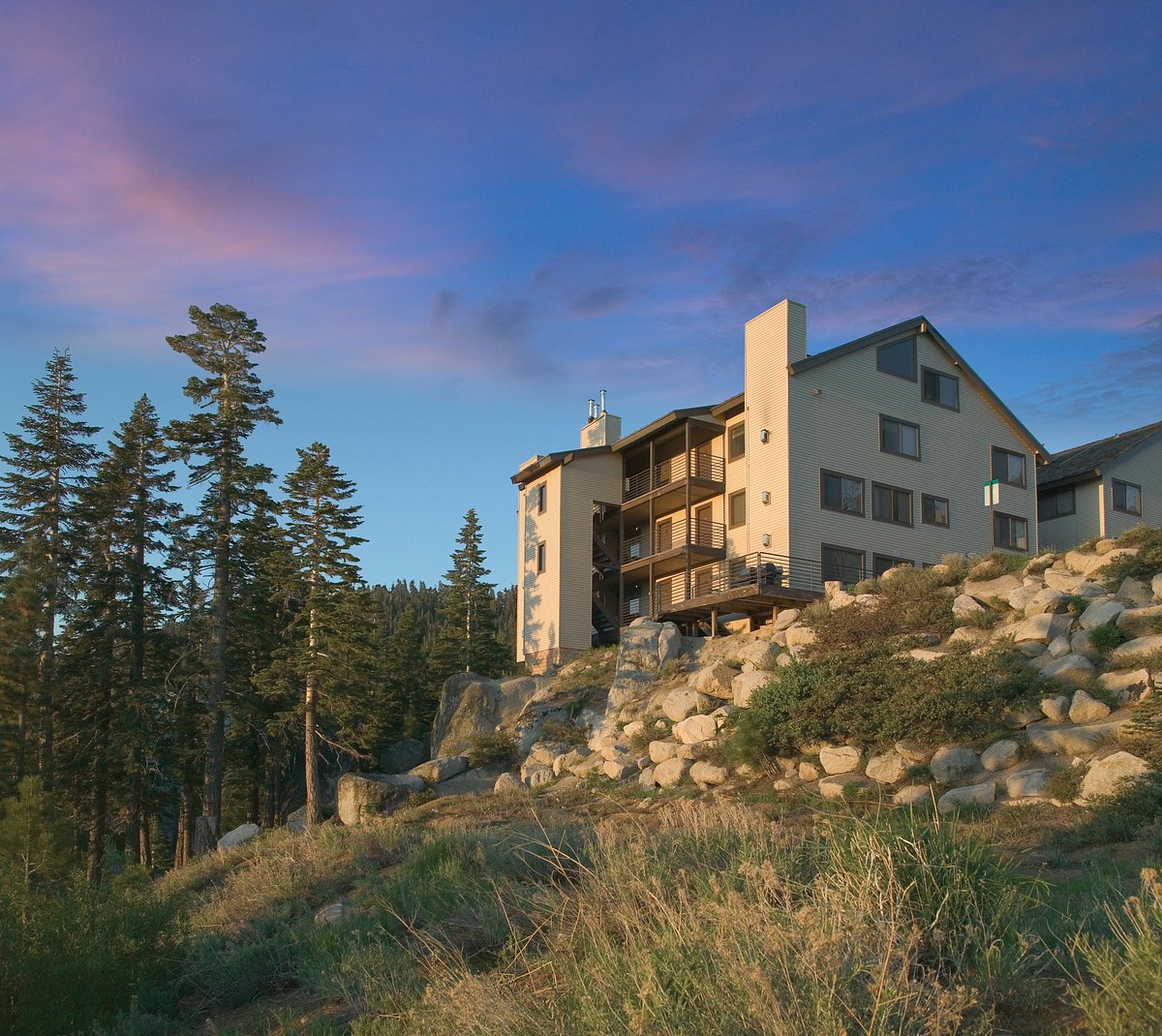 exterior-worldmark-lake (2)