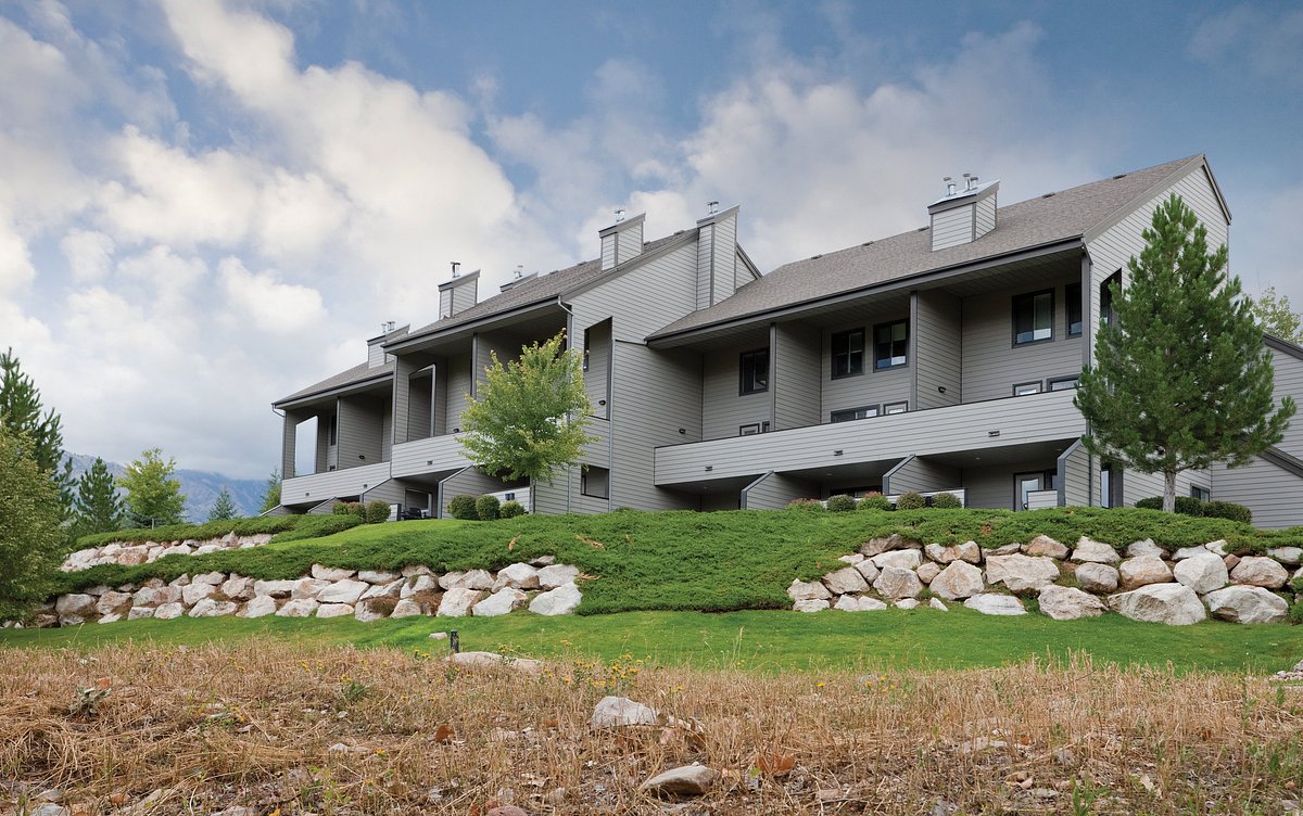 exterior-worldmark-wolf (1)