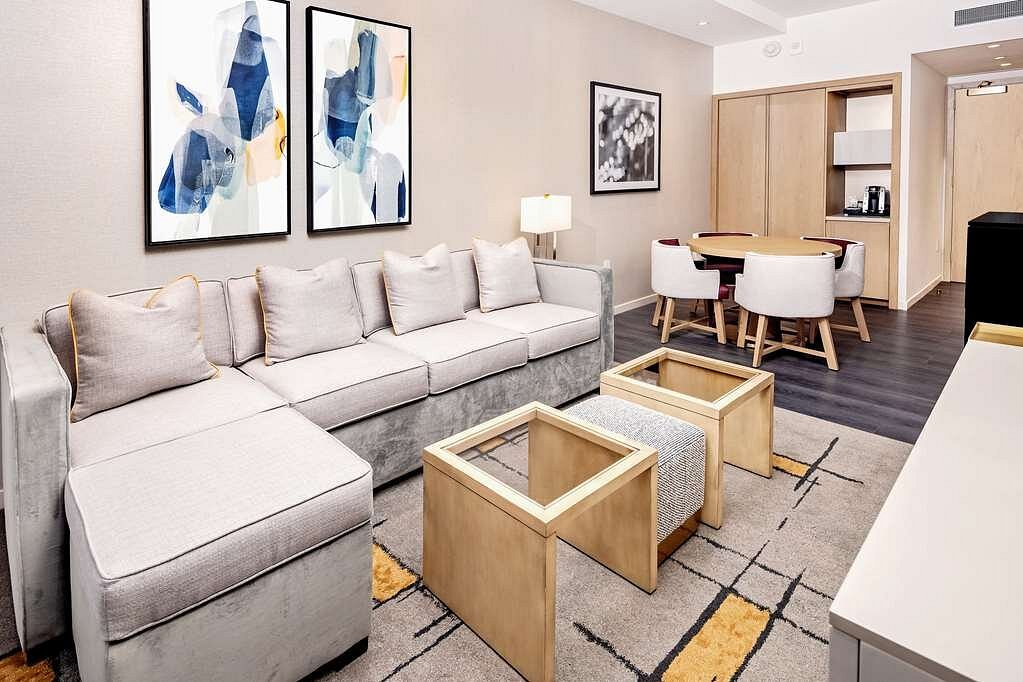 guest-room-2024-09-19T172227.153
