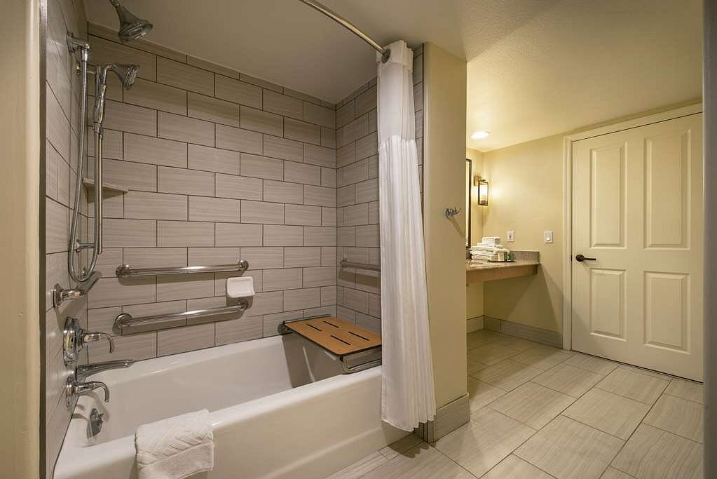 guest-room-bath-21 (1)