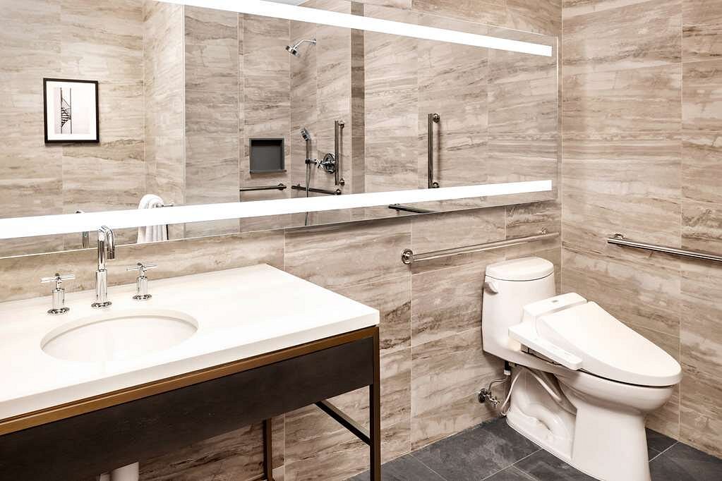 guest-room-bath-37