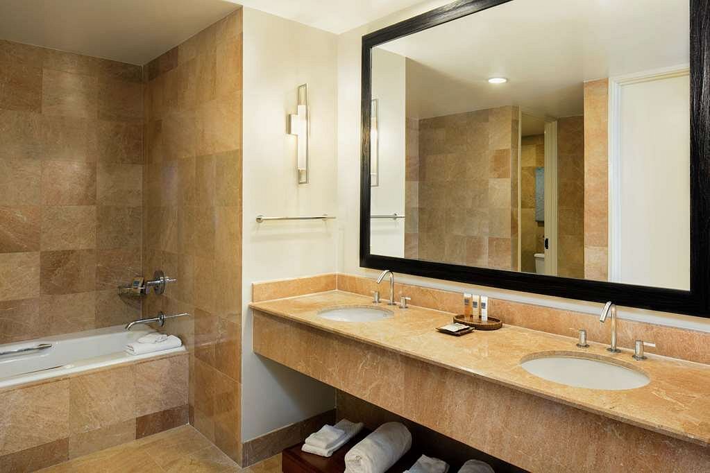 guest-room-bath-40
