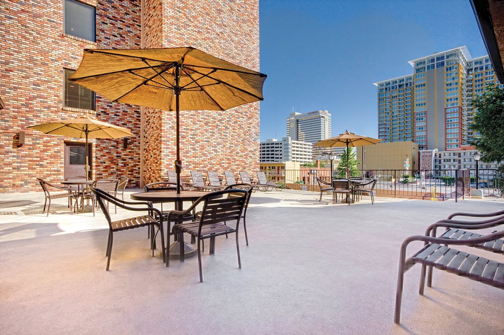 outdoor-seating-reno