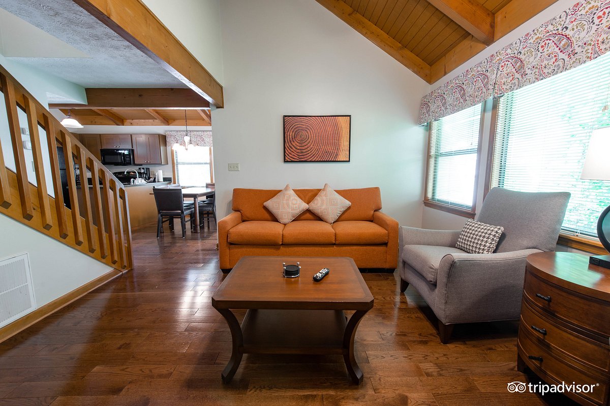 two-bedroom-loft-chalet-v1695364 (1)