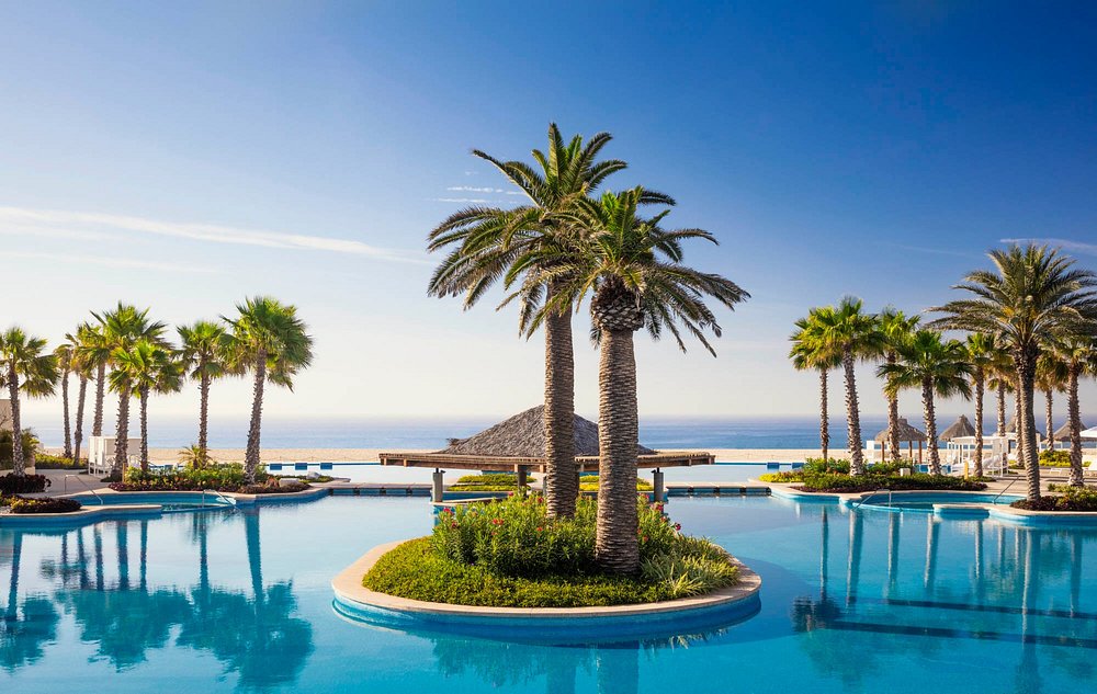 the-main-pool-at-vidanta