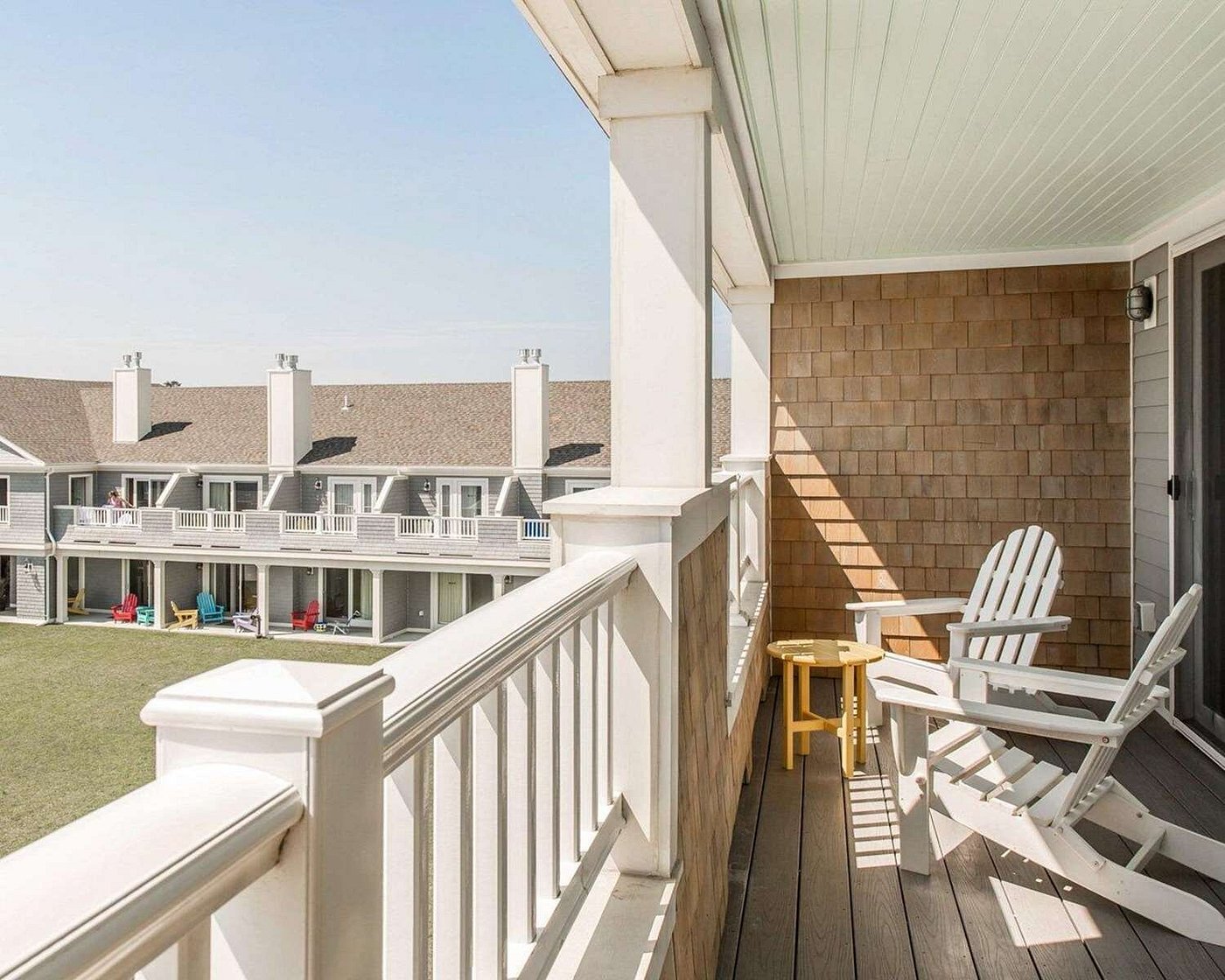 spacious-suite-with-balcony